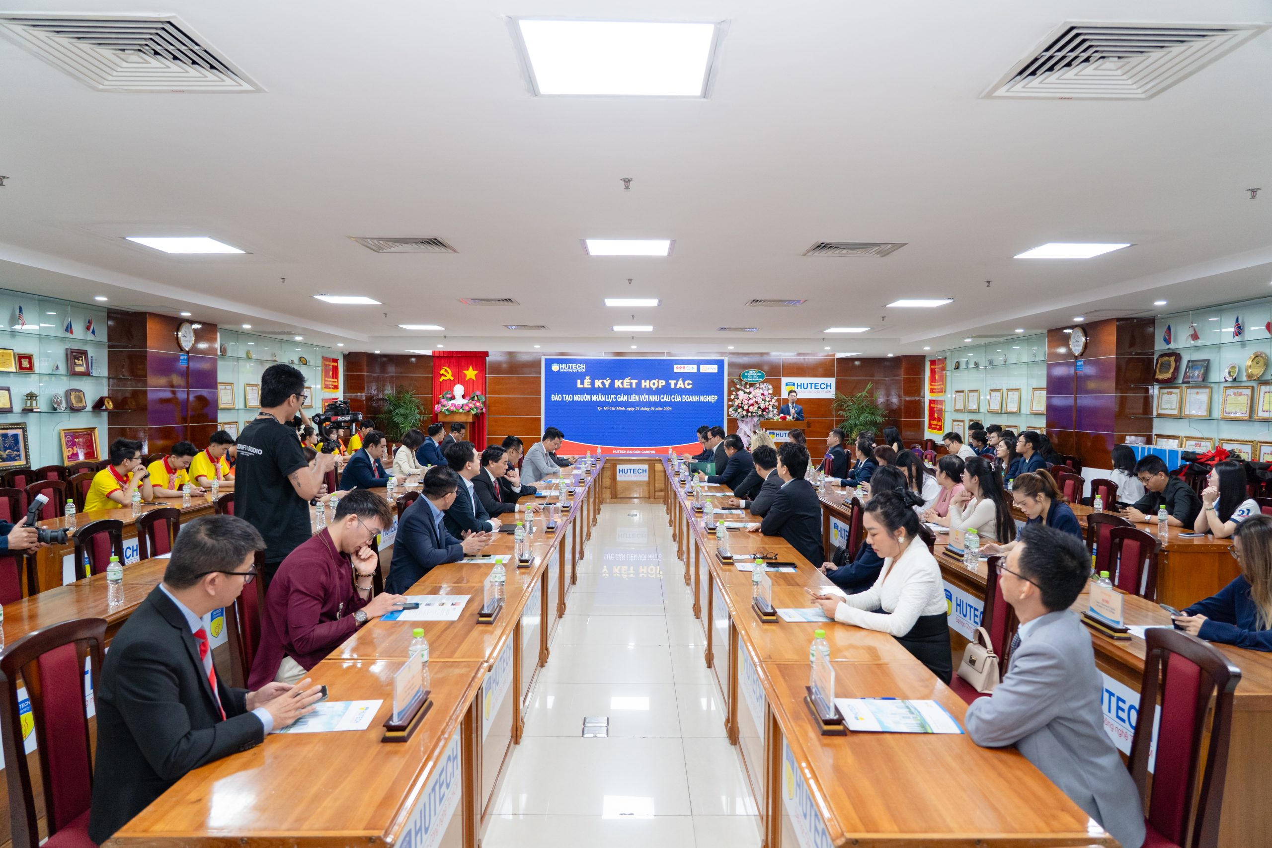 BeniHOME đồng hành cùng KOSHI ký kết MOU với HUTECH