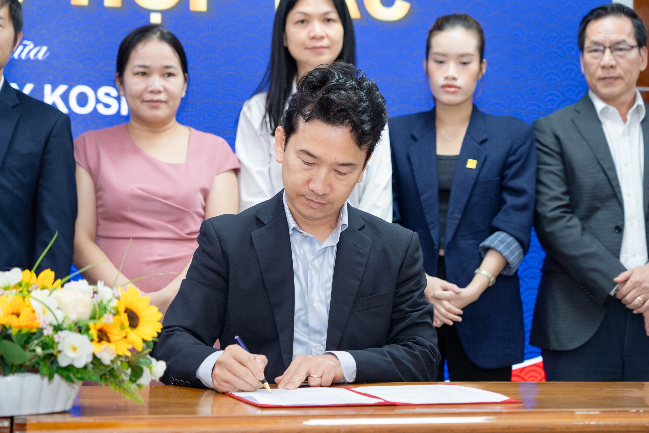 BeniHOME-dong-hanh-cung-KOSHI-ky-ket-MOU-voi-HUTECH