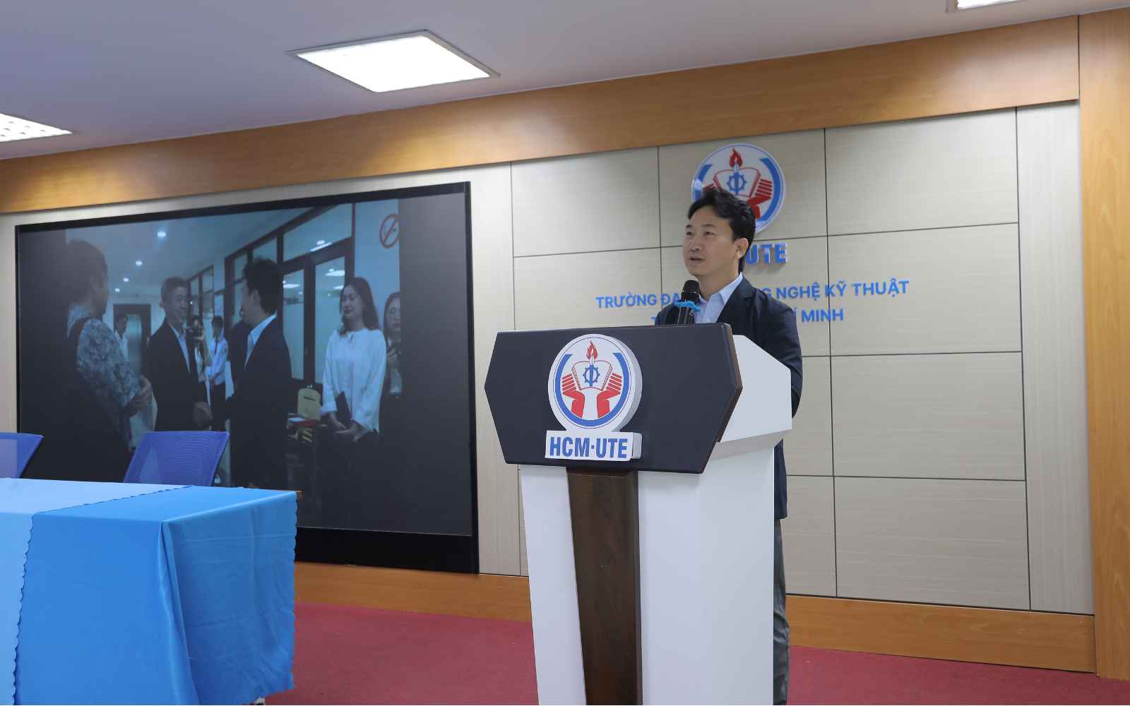 Koshi ký MOU với HUTECH