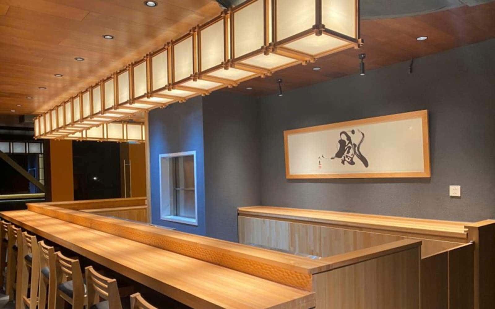 đèn lồng trong nhà hàng Nhật