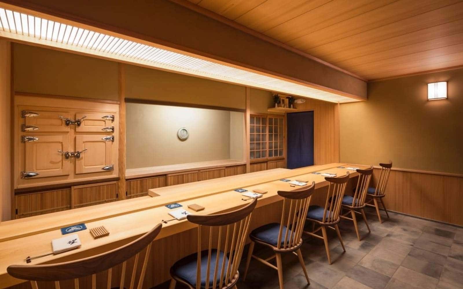 Hình thức đèn treo trần quầy counter nhà hàng Nhật